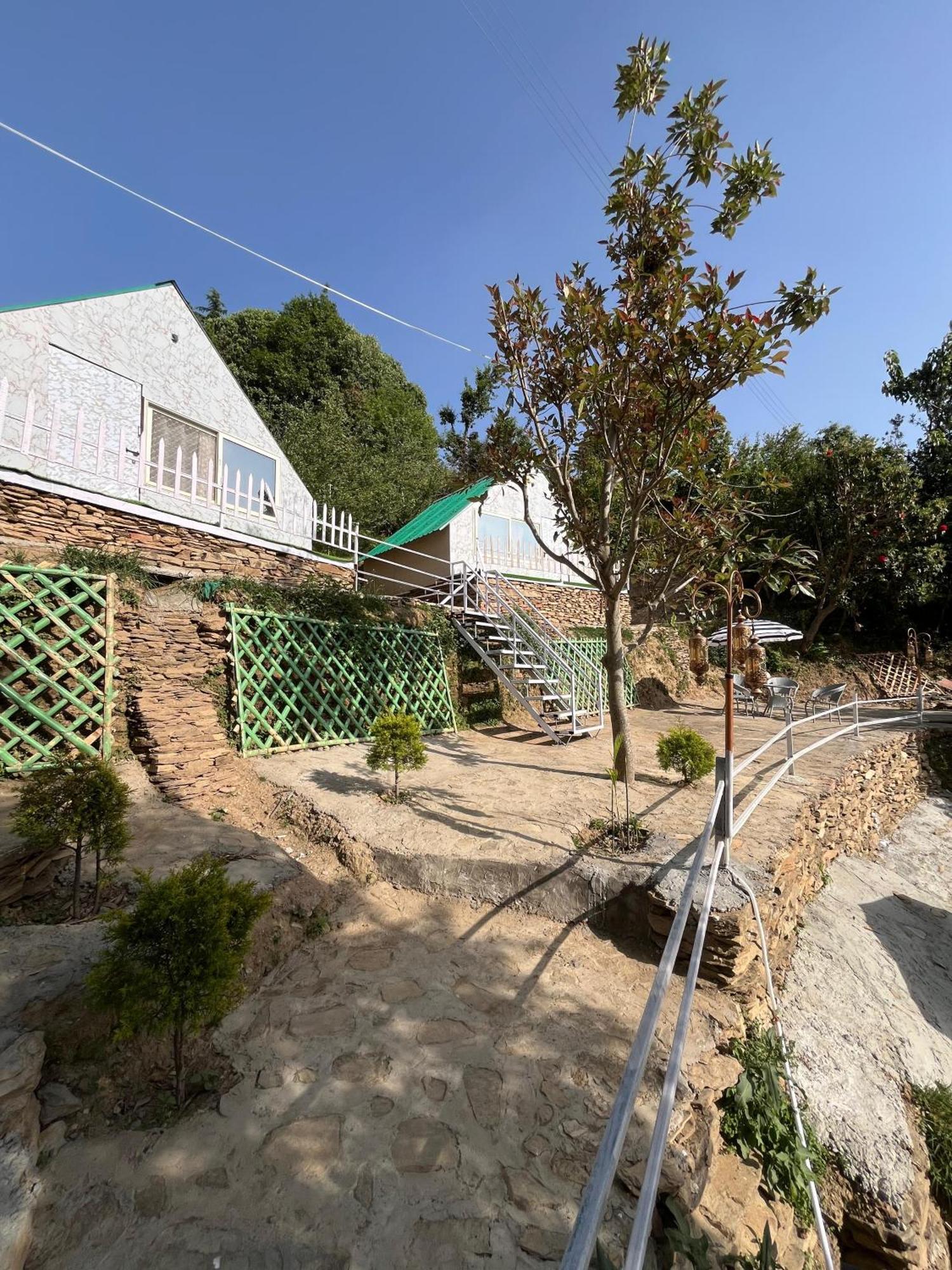 The Rare One'S Mukteshwar - Resort & Cafe Dış mekan fotoğraf
