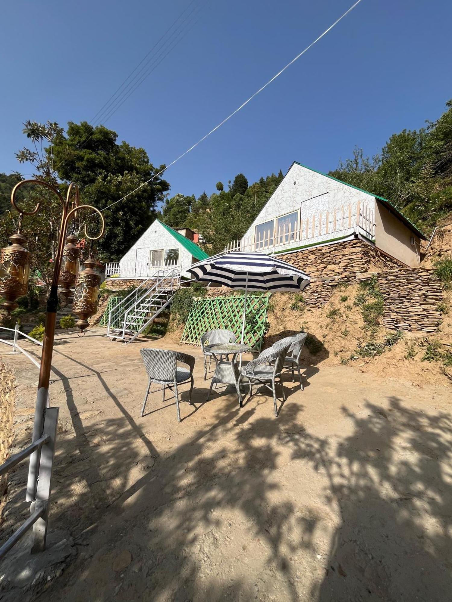 The Rare One'S Mukteshwar - Resort & Cafe Dış mekan fotoğraf