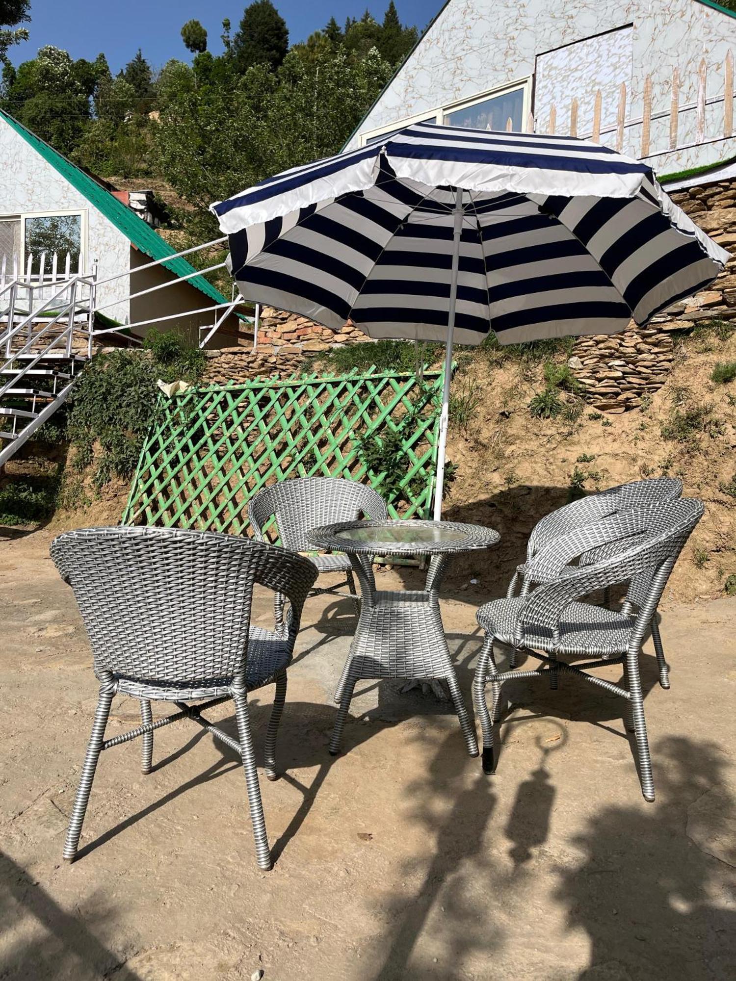 The Rare One'S Mukteshwar - Resort & Cafe Dış mekan fotoğraf
