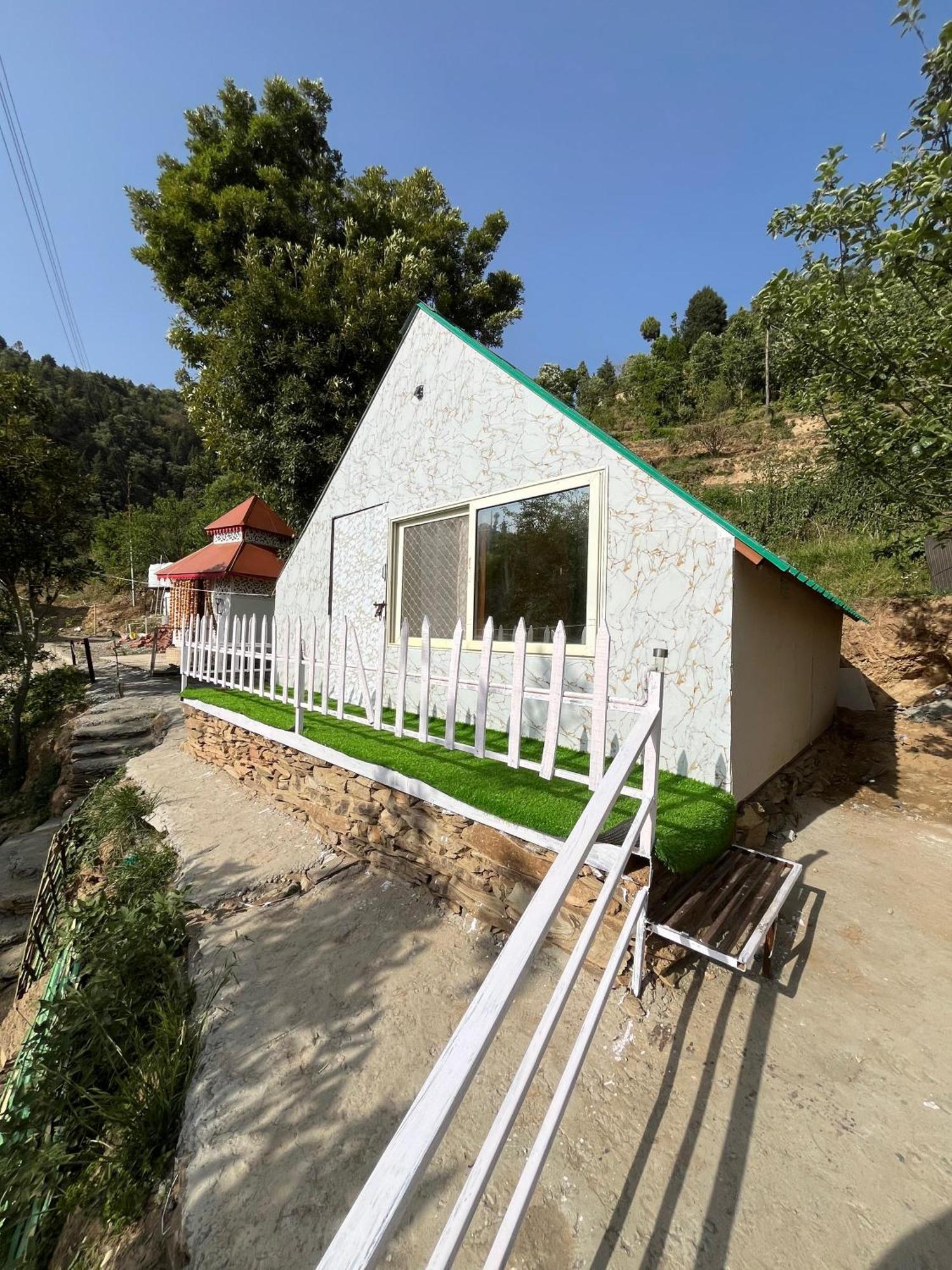 The Rare One'S Mukteshwar - Resort & Cafe Dış mekan fotoğraf